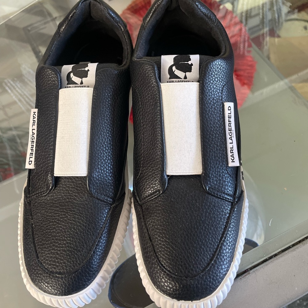 Karl Lagerfeld size 8. Very comfortable. NWOT